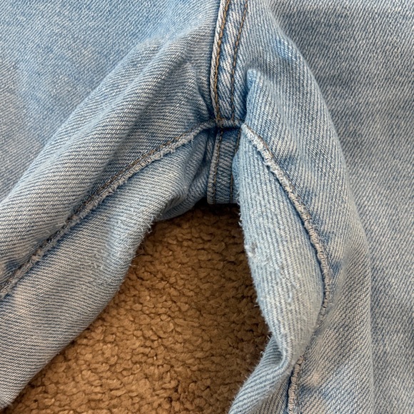 Levi’s Women’s Size 30 High Waisted Mom Jean Light Blue Straight/Skinny Leg - Picture 4 of 11